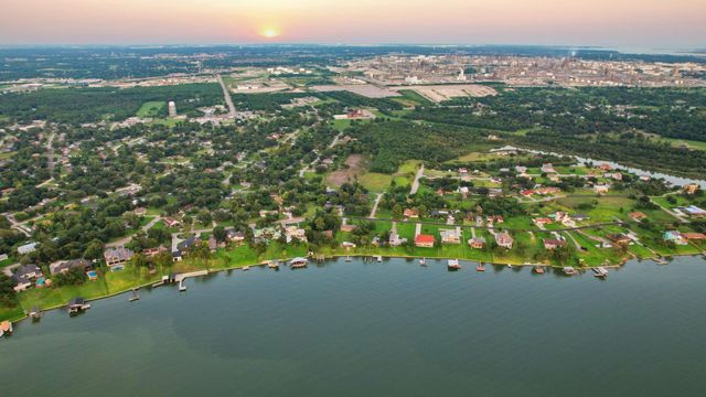 430 S Burnett Drive, Baytown, TX 77520