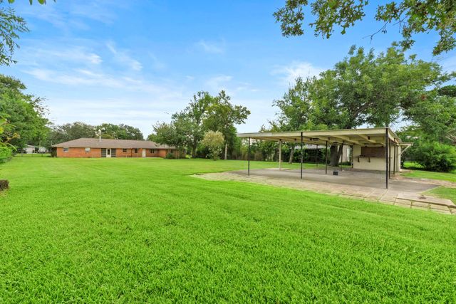 430 S Burnett Drive, Baytown, TX 77520