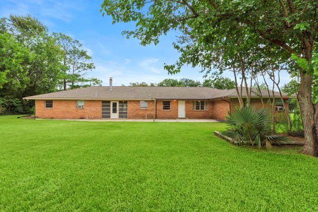 430 S Burnett Drive, Baytown, TX 77520