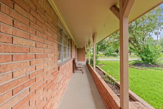 430 S Burnett Drive, Baytown, TX 77520