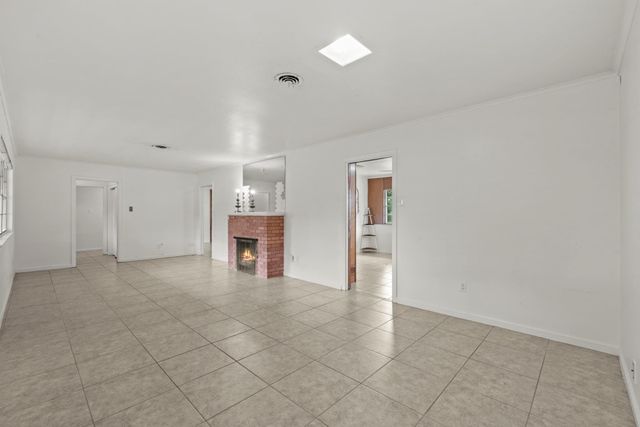 430 S Burnett Drive, Baytown, TX 77520