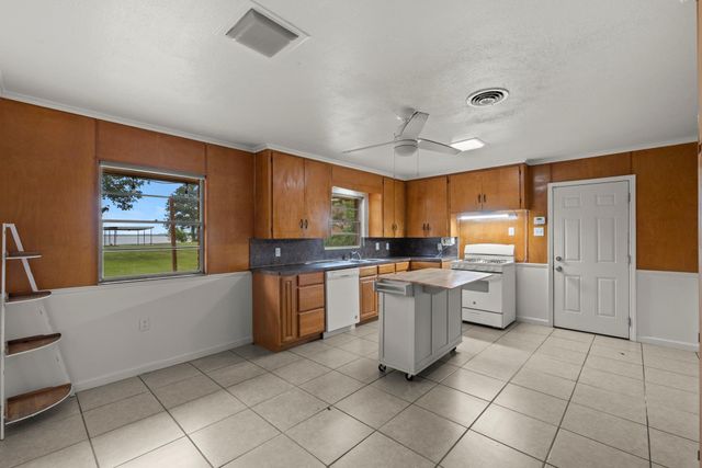 430 S Burnett Drive, Baytown, TX 77520