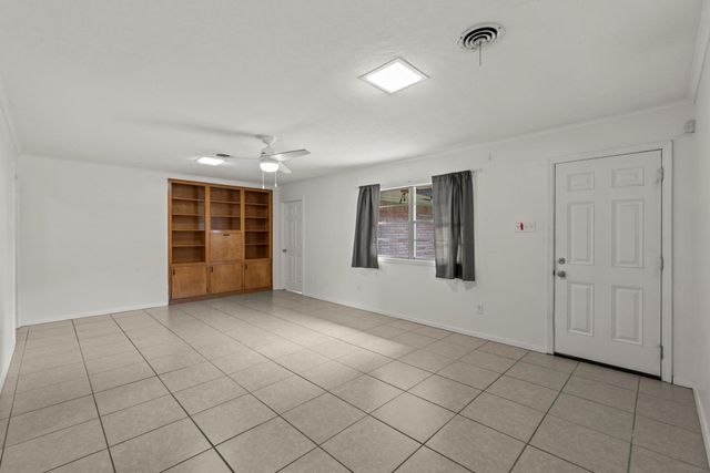 430 S Burnett Drive, Baytown, TX 77520