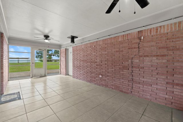 430 S Burnett Drive, Baytown, TX 77520