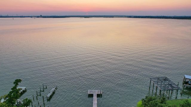 430 S Burnett Drive, Baytown, TX 77520