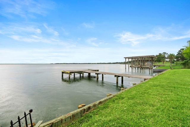 430 S Burnett Drive, Baytown, TX 77520