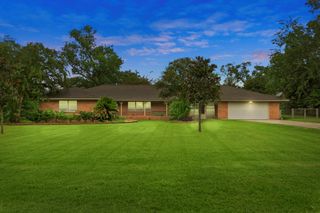 430 S Burnett Drive, Baytown, TX 77520