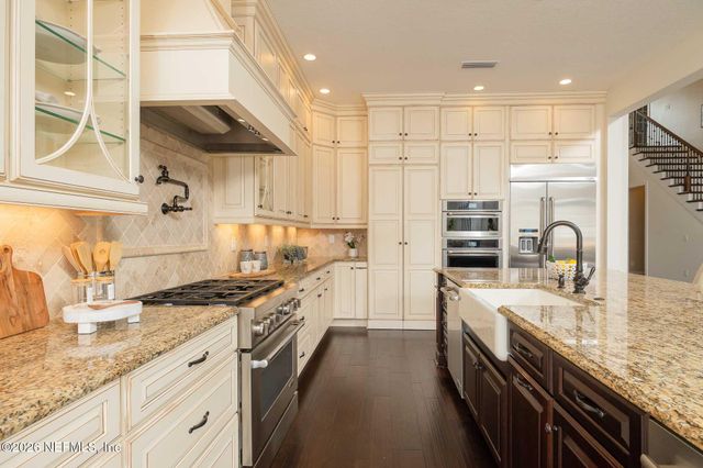 30 BLUE HOLE Court, St. Johns, FL 32259