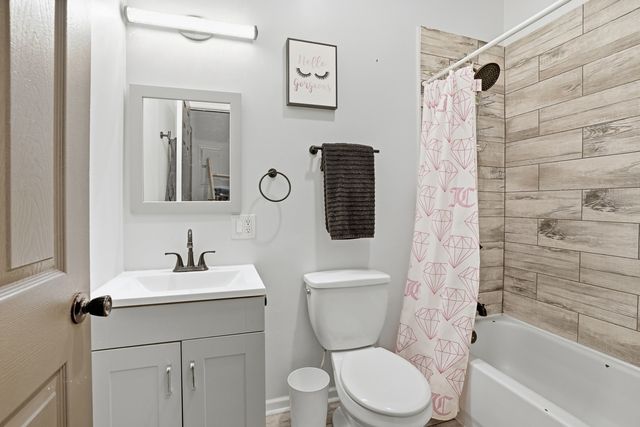 3248 W Maypole Avenue, Chicago, IL 60624