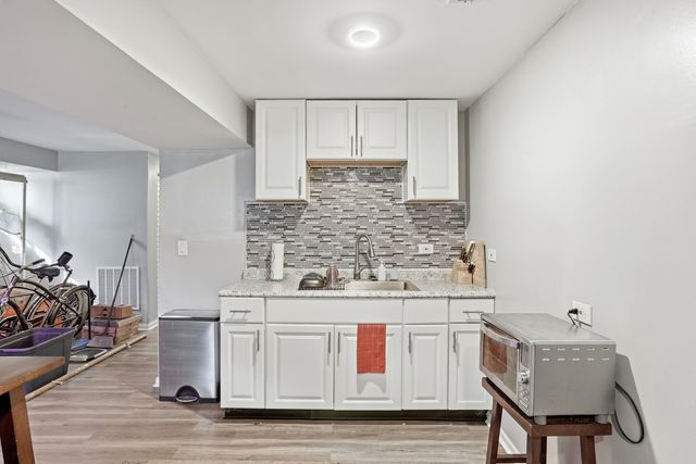 3248 W Maypole Avenue, Chicago, IL 60624