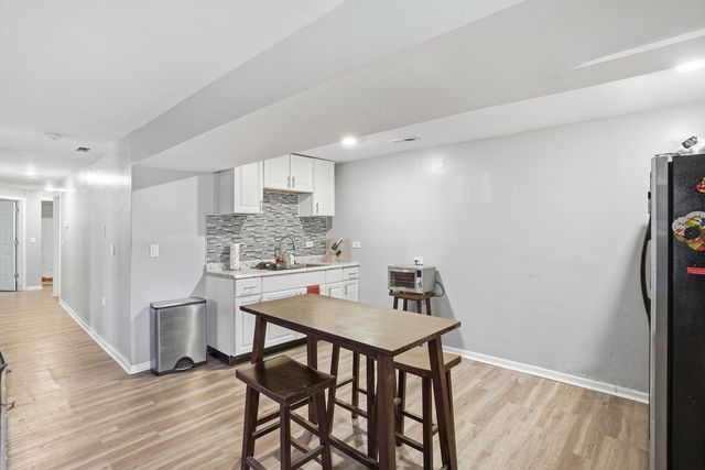 3248 W Maypole Avenue, Chicago, IL 60624