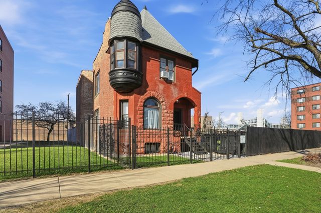 3248 W Maypole Avenue, Chicago, IL 60624