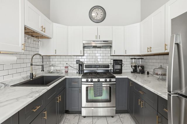 3248 W Maypole Avenue, Chicago, IL 60624