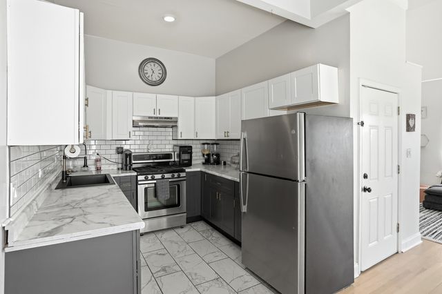 3248 W Maypole Avenue, Chicago, IL 60624