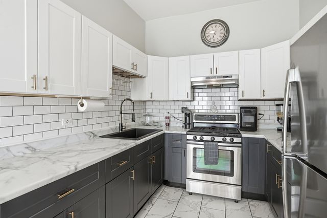 3248 W Maypole Avenue, Chicago, IL 60624