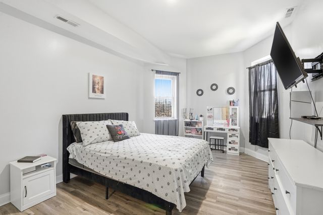 3248 W Maypole Avenue, Chicago, IL 60624