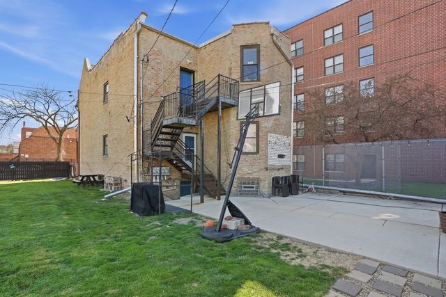3248 W Maypole Avenue, Chicago, IL 60624