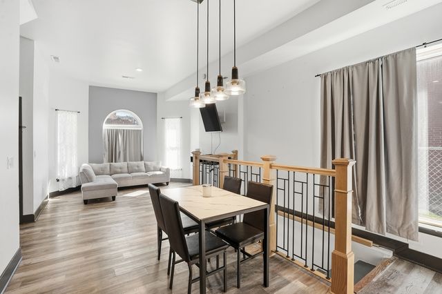 3248 W Maypole Avenue, Chicago, IL 60624