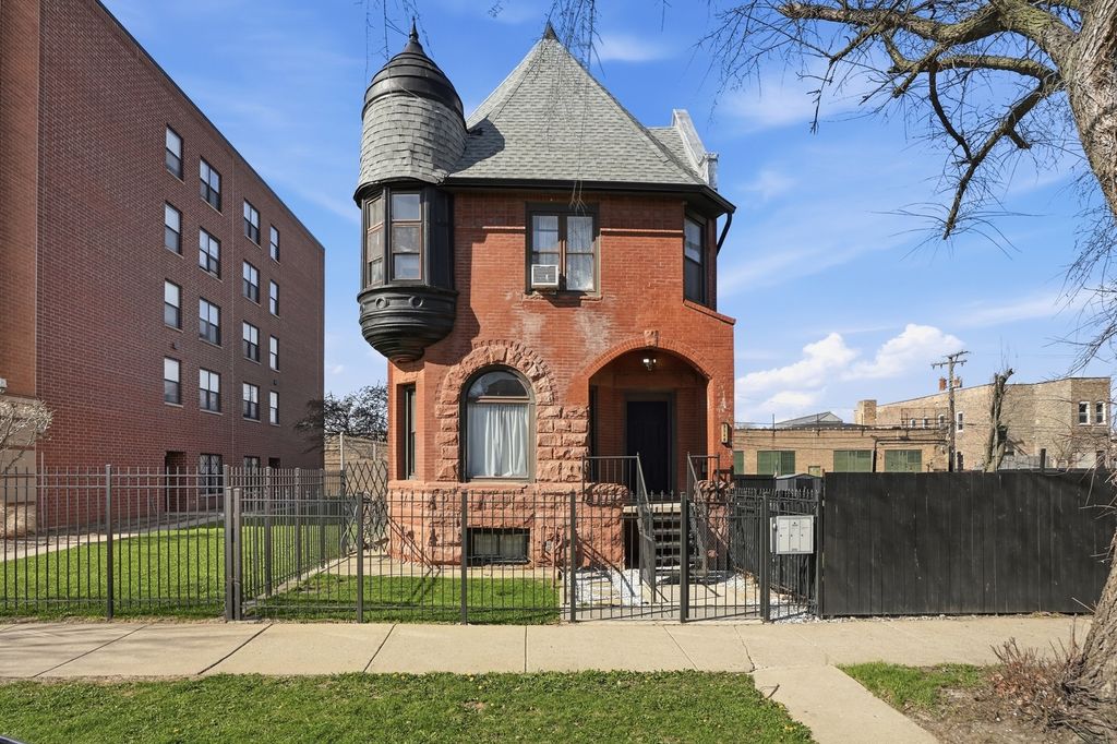 3248 W Maypole Avenue, Chicago, IL 60624