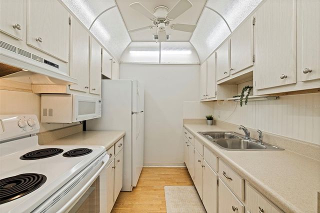 8221 112TH STREET 203, Seminole, FL 33772