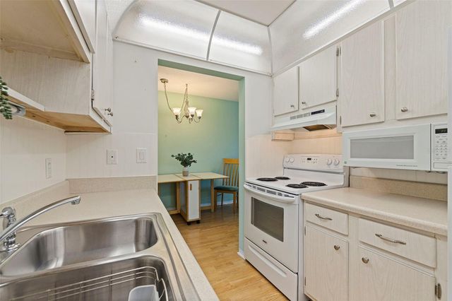 8221 112TH STREET 203, Seminole, FL 33772