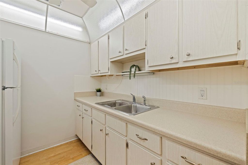 Image 15 of property listing at 8221 112TH STREET 203, Seminole, FL 33772