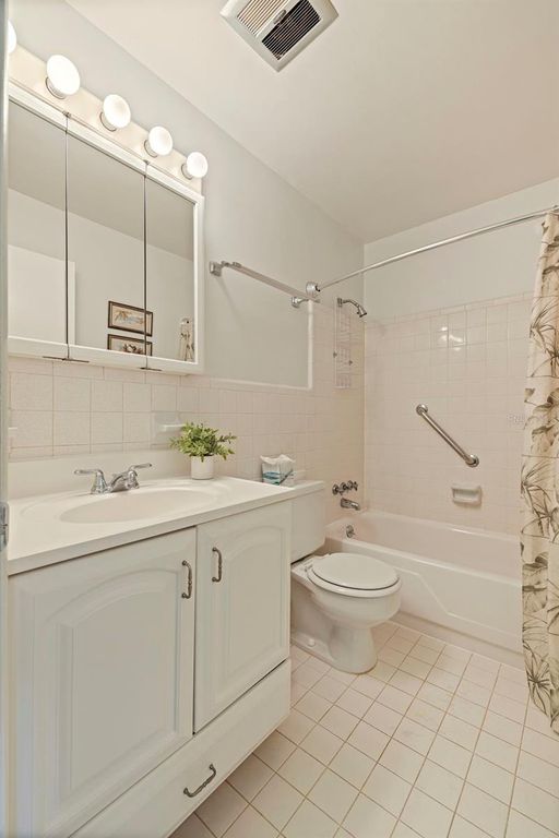 Image 20 of property listing at 8221 112TH STREET 203, Seminole, FL 33772