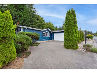 2501 CREEKSIDE Ln, North Bend, OR 97459