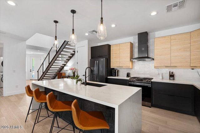 220 W Monterosa Street, Phoenix, AZ 85013