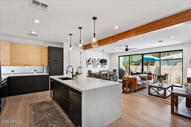 220 W Monterosa Street, Phoenix, AZ 85013