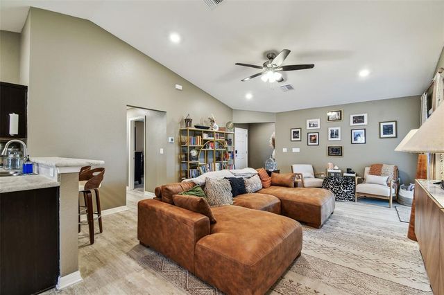 105 BLUE ALICE SPRING COURT, Ruskin, FL 33570