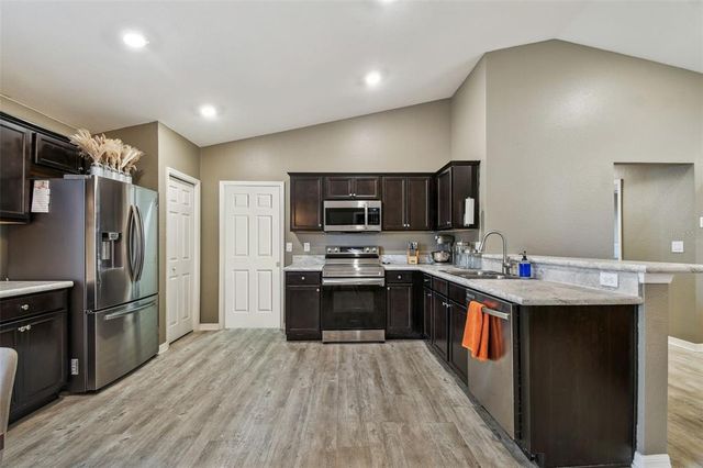 105 BLUE ALICE SPRING COURT, Ruskin, FL 33570