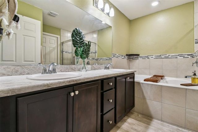 105 BLUE ALICE SPRING COURT, Ruskin, FL 33570