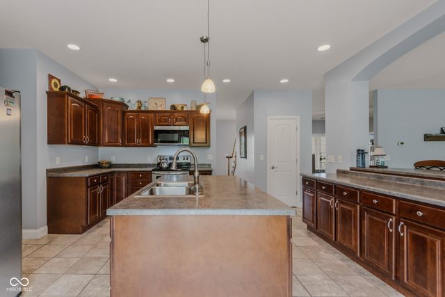 3839 Meadowbrook Drive, Seymour, IN 47274