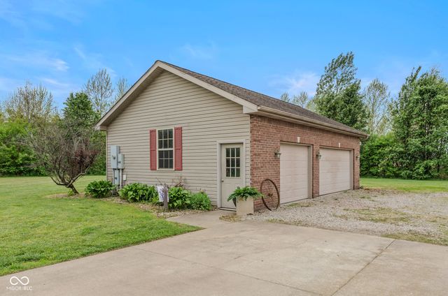 3839 Meadowbrook Drive, Seymour, IN 47274