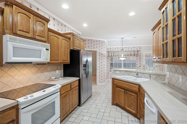 9907 E 123rd Street S, Bixby, OK 74008