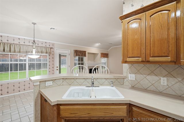 9907 E 123rd Street S, Bixby, OK 74008