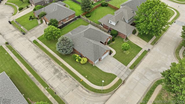 9907 E 123rd Street S, Bixby, OK 74008