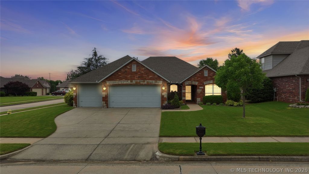 9907 E 123rd Street S, Bixby, OK 74008