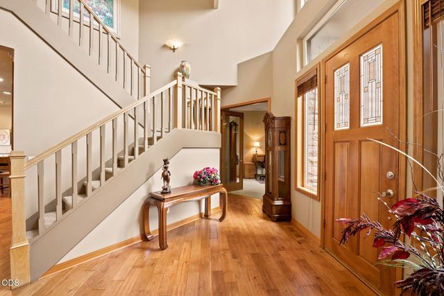 62028 Fall Creek Loop, Bend, OR 97702