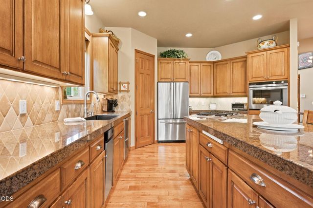 62028 Fall Creek Loop, Bend, OR 97702