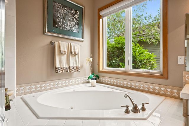 62028 Fall Creek Loop, Bend, OR 97702