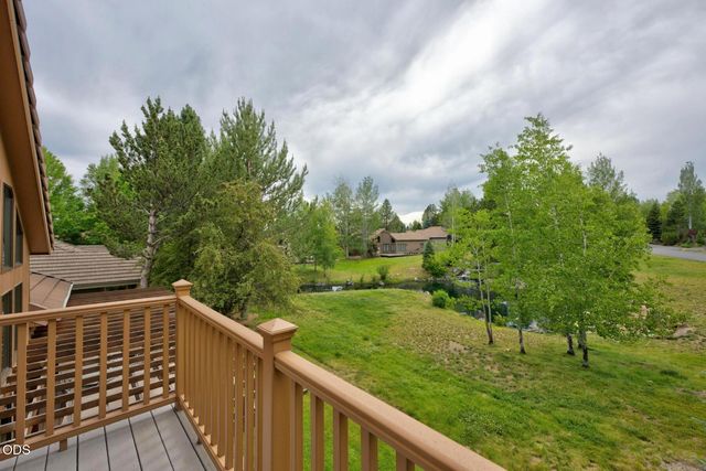 62028 Fall Creek Loop, Bend, OR 97702