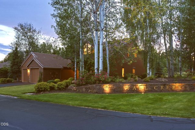 62028 Fall Creek Loop, Bend, OR 97702