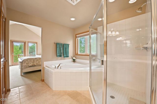 62028 Fall Creek Loop, Bend, OR 97702