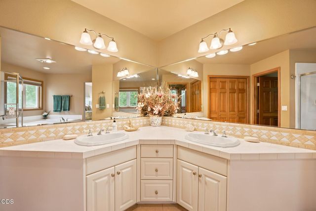 62028 Fall Creek Loop, Bend, OR 97702