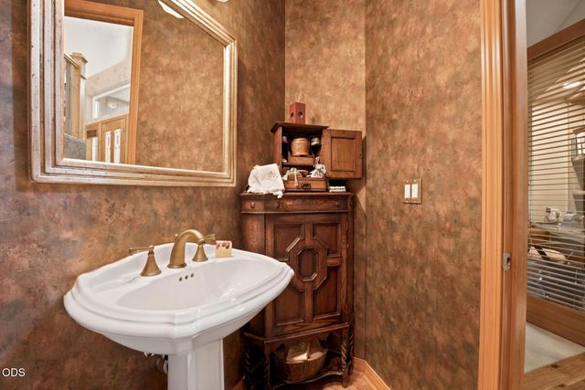 62028 Fall Creek Loop, Bend, OR 97702