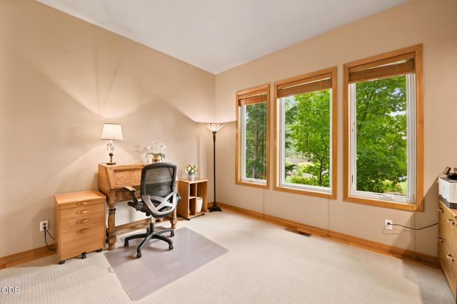 62028 Fall Creek Loop, Bend, OR 97702