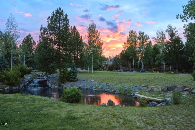 62028 Fall Creek Loop, Bend, OR 97702