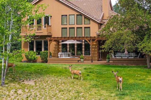 62028 Fall Creek Loop, Bend, OR 97702